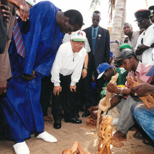 陳水扁總統參觀甘比亞手工藝市場-第一次出訪-民主外交、友誼之旅-MOFA109179CF-2020-12-PH00016-015