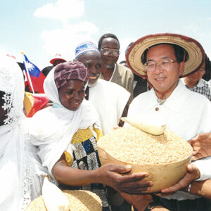 陳水扁總統參觀布吉納法索巴格雷省墾區-第一次出訪-民主外交、友誼之旅-MOFA109179CF-2020-12-PH00016-017