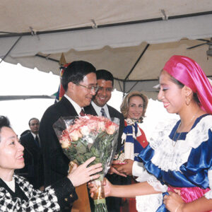 陳水扁總統伉儷於薩爾瓦多機場接受薩國總統佛洛瑞斯以軍禮歡迎-第二次出訪-合作共榮、睦誼之旅-MOFA109179CF-2020-12-PH00016-024