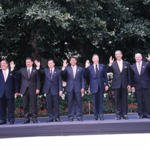 陳水扁總統於薩爾瓦多與參加元首高峰會議之各國元首合影留念(圖左起貝里斯總理穆沙、尼加拉瓜總統阿雷曼、瓜地馬拉總統波狄優、陳水扁總統、薩爾瓦多總統佛洛瑞斯、哥斯大黎加總統羅德里格斯、宏都拉斯總統佛洛瑞斯、多明尼加總統梅西亞、巴拿馬第二副總統巴山)-第二次出訪-合作共榮、睦誼之旅-MOFA109179CF-2020-12-PH00016-025