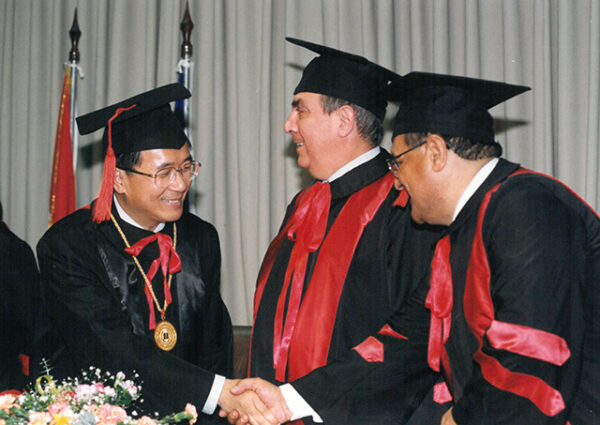 陳水扁總統於巴拉圭接受巴國亞松森大學頒贈榮譽博士學位-第二次出訪-合作共榮、睦誼之旅-MOFA109179CF-2020-12-PH00016-034