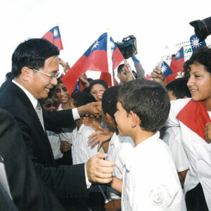 陳水扁總統於宏都拉斯機場接受宏國佛洛瑞斯總統以軍禮歡迎-第二次出訪-合作共榮、睦誼之旅-MOFA109179CF-2020-12-PH00016-035