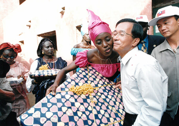 陳水扁總統於塞內加爾參觀歷史古蹟奴隸島-第三次出訪-合作互助、關懷之旅-MOFA109179CF-2020-12-PH00016-041