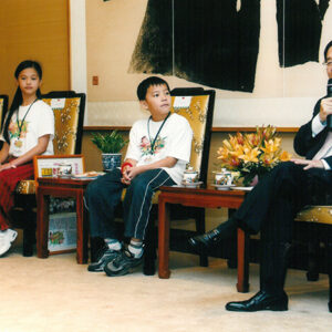 接見「二〇〇四夏客囉！後生新聞營」參訪團-陳水扁總統活動照片及吳淑珍女士參加2004年帕運活動照片-MOFA109179CF-2020-12-PH00017-013