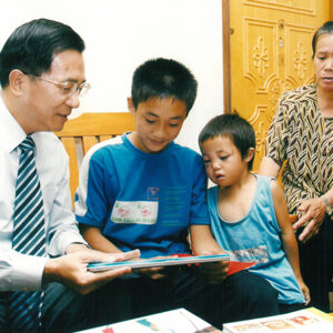 拜訪總統教育獎國小組得獎同學陳世偉-陳水扁總統活動照片及吳淑珍女士參加2004年帕運活動照片-MOFA109179CF-2020-12-PH00017-016