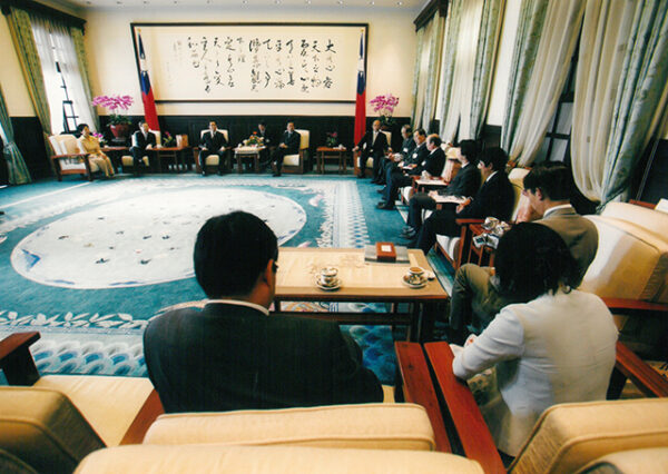 接見日本民主黨國會議員訪問團-陳水扁總統活動照片及吳淑珍女士參加2004年帕運活動照片-MOFA109179CF-2020-12-PH00017-020