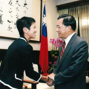 接見日本民主黨參議員蓮舫(Ren Hou)-陳水扁總統活動照片及吳淑珍女士參加2004年帕運活動照片-MOFA109179CF-2020-12-PH00017-038