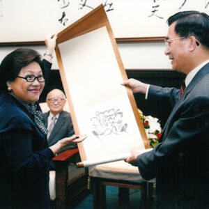 接見第八屆國家文藝獎得主陳其寬、蕭泰然及林亨泰等三位大師-陳水扁總統活動照片及吳淑珍女士參加2004年帕運活動照片-MOFA109179CF-2020-12-PH00017-066