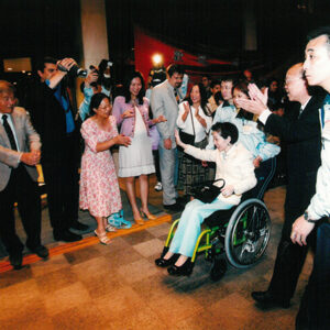 夫人抵達雅典Ledra Marriott Hotel 受僑胞歡迎-陳水扁總統活動照片及吳淑珍女士參加2004年帕運活動照片-MOFA109179CF-2020-12-PH00017-082