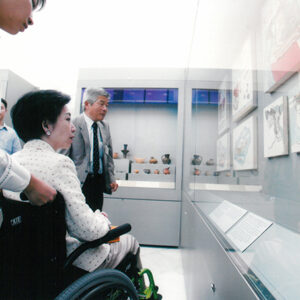 夫人參觀雅典國立考古博物館-陳水扁總統活動照片及吳淑珍女士參加2004年帕運活動照片-MOFA109179CF-2020-12-PH00017-086