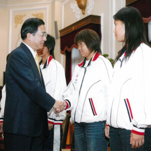 接見我國參加「第11屆亞洲溜冰錦標賽」代表團張總領隊朝國等-陳水扁總統活動照片-MOFA109179CF-2020-12-PH00018-078