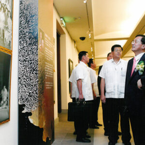 參加「孺慕親恩、百年畫情」—嚴雋泰伉儷緬懷父親嚴家淦先生百年誕辰紀念畫展-陳水扁總統活動照片-MOFA109179CF-2020-12-PH00018-089