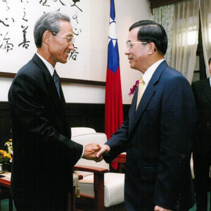 接見大韓民國盧武鉉大統領特使金宗壎並接受所遞送之APEC非正式領袖高峰會邀請函-陳水扁總統活動照片-MOFA109179CF-2020-12-PH00018-095