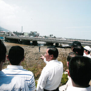 視察楓港大橋災情-陳水扁總統活動照片-MOFA109179CF-2020-12-PH00018-097