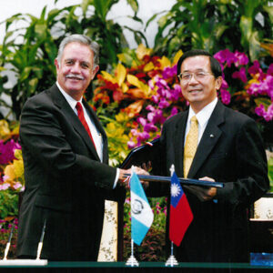 與瓜地馬拉共和國總統貝爾傑(Oscar Berger Perdomo)簽署聯合公報-陳水扁總統活動照片-MOFA109179CF-2020-12-PH00018-146