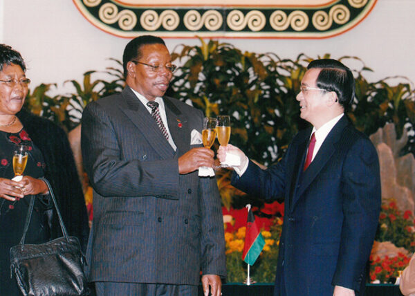 與馬拉威共和國莫泰加(Bingu Wa Mutharika)簽署聯合公報-陳水扁總統活動照片-MOFA109179CF-2020-12-PH00019-015