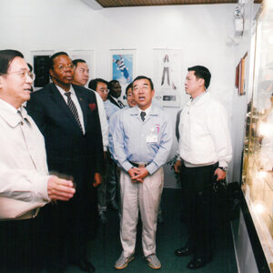 陪同馬拉威共和國莫泰加(Bingu Wa Mlutharika)總統伉儷參訪佳能(Canon)股份有限公司-陳水扁總統活動照片-MOFA109179CF-2020-12-PH00019-020