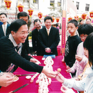 參加「親親寶貝夢想起飛」九十四年迎新送舊關懷兒童活動-陳水扁總統活動照片-MOFA109179CF-2020-12-PH00019-027