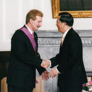 接見並贈勳巴拉圭共和國參議院議長賈禮碩沙(Miguel Carrizosa Galiano)-陳水扁總統活動照片-MOFA109179CF-2020-12-PH00019-043