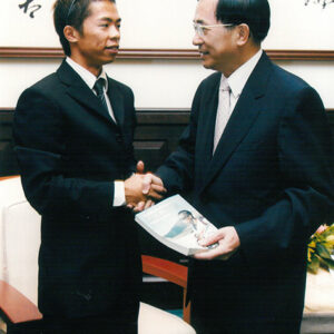 接見第一屆「阿他加馬寒漠超級馬拉松賽」冠軍林義傑 總統府台灣綠廳-陳總統活動照片-MOFA109179CF-2020-12-PH00020-024