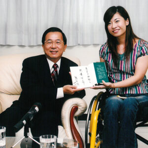 探視「堅持，就會看到希望」作者余秀芷小姐 台北市-陳總統活動照片-MOFA109179CF-2020-12-PH00020-079