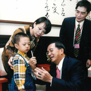 接見「東星寶寶-陳泰宇小朋友」及家屬 總統府台灣綠廳-陳總統活動照片-MOFA109179CF-2020-12-PH00020-097