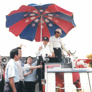 陳水扁總統赴雲林水林視察稻作收成情形-陳水扁總統活動照片-MOFA109179CF-2020-12-PH00021-008