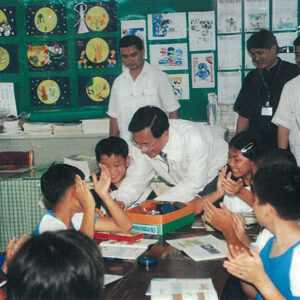 陳水扁總統訪視台中新社國小重建工程並關心學童於九二一震災後學習情況-陳水扁總統活動照片-MOFA109179CF-2020-12-PH00021-015