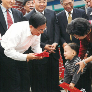 陳水扁總統於春節回故鄉台南官田祖厝向鄉親拜年及發送紅包-陳水扁總統活動照片-MOFA109179CF-2020-12-PH00021-043