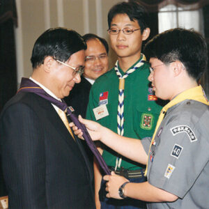 陳水扁總統於總統府接見中國童子軍代表並接受佩掛領巾-陳水扁總統活動照片-MOFA109179CF-2020-12-PH00021-045