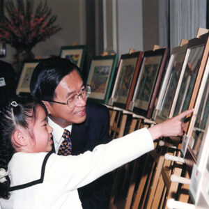 陳水扁總統於總統府接見「關懷大地,畫我家鄉-打造一個綠色社區」親子繪畫比賽得獎小朋友-陳水扁總統活動照片-MOFA109179CF-2020-12-PH00021-050