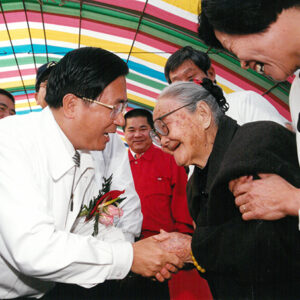 陳水扁總統視察台中縣參加烏溪大橋復建工程通車典禮並向當地民眾親切致意-陳水扁總統活動照片-MOFA109179CF-2020-12-PH00023-052