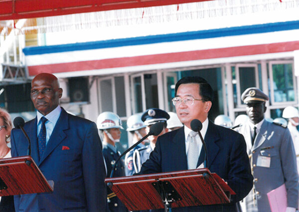 陳水扁總統於台中港以軍禮歡迎塞內加爾總統瓦德-陳水扁總統活動照片-MOFA109179CF-2020-12-PH00024-024