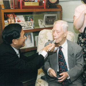 陳水扁總統於台北市探視台大法律系退休教授桂裕-陳水扁總統活動照片-MOFA109179CF-2020-12-PH00024-064