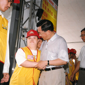 陳水扁總統赴育成汽車中心擔任洗車義工-陳水扁總統活動照片-MOFA109179CF-2020-12-PH00025-019