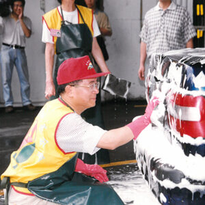 陳水扁總統赴育成汽車中心擔任洗車義工-陳水扁總統活動照片-MOFA109179CF-2020-12-PH00025-022