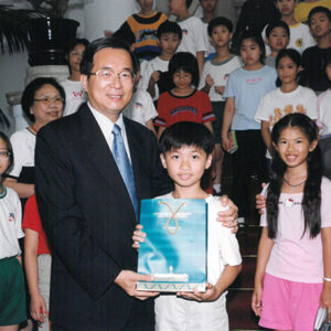 陳水扁總統於總統府接見東門國小小朋友並帶領他們參觀總統辦公室-陳水扁總統活動照片-MOFA109179CF-2020-12-PH00025-047