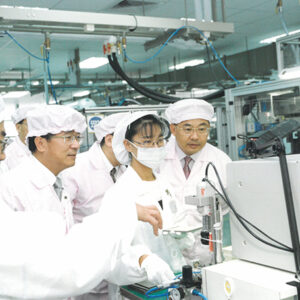 陳水扁總統於高雄縣參訪國巨股份有限公司-陳水扁總統活動照片-MOFA109179CF-2020-12-PH00025-071