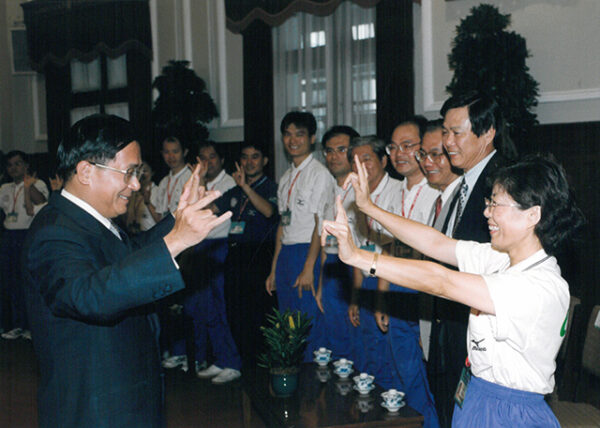 陳水扁總統於總統府接見參加2001年義大利羅馬聽障達福林運動會代表團-陳水扁總統活動照片-MOFA109179CF-2020-12-PH00030-009