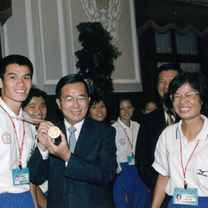陳水扁總統於總統府接見參加2001年義大利羅馬聽障達福林運動會代表團-陳水扁總統活動照片-MOFA109179CF-2020-12-PH00030-010
