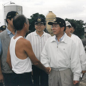 陳水扁總統赴雲林縣視察虎尾堤防潰堤情形-陳水扁總統活動照片-MOFA109179CF-2020-12-PH00030-045
