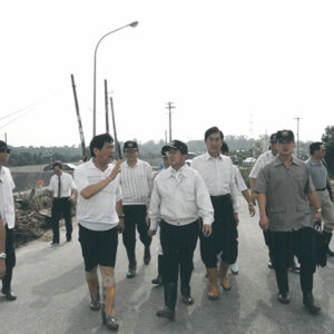 陳水扁總統赴台南縣視察二溪大橋斷裂情形-陳水扁總統活動照片-MOFA109179CF-2020-12-PH00030-054