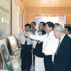 陳水扁總統赴高雄縣關懷六龜育幼院院童-陳水扁總統活動照片-MOFA109179CF-2020-12-PH00031-025