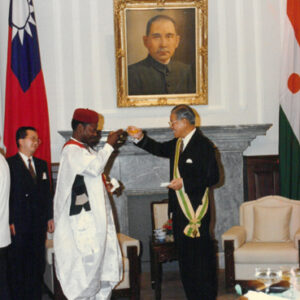 李總統贈勳尼日總統 83.6.3-外交-MOFA109179CF-2020-12-PH00039-136