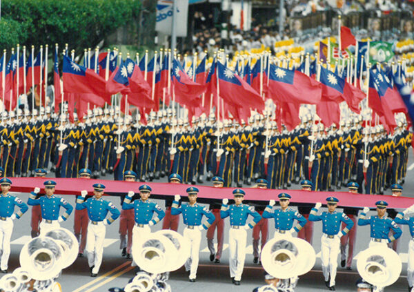 政戰學校學生手持大國旗及開南工商國旗隊通過-國慶-MOFA109179CF-2020-12-PH00041-192
