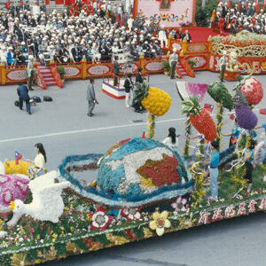 81年國慶大會遊行-行政院農委會花車正通過主席台-國慶-MOFA109179CF-2020-12-PH00041-202