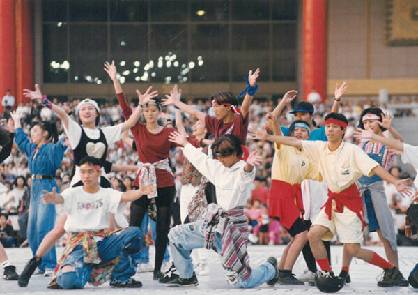 八十三年國慶大會民間遊藝表演-台北街頭的舞豹子表演＂霹靂舞＂-國慶-MOFA109179CF-2020-12-PH00041-230
