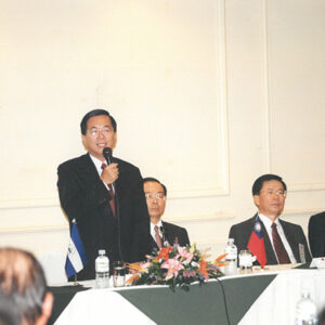 陳水扁總統抵達尼加拉瓜馬納瓜機場接受軍禮歡迎-陳水扁總統「民主外交、友誼之旅」活動照片-MOFA109179CF-2020-12-PH00051-074