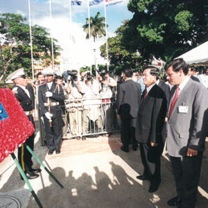 陳水扁總統於尼加拉瓜向尼國偉大詩人及外交家Ruben Dario獻花-陳水扁總統「民主外交、友誼之旅」活動照片-MOFA109179CF-2020-12-PH00051-084