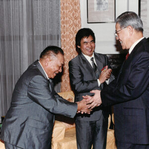 總統接見明華園歌仔戲團陳明吉團主等 總統府-李總統照片冊-MOFA109179CF-2020-12-PH00109-011